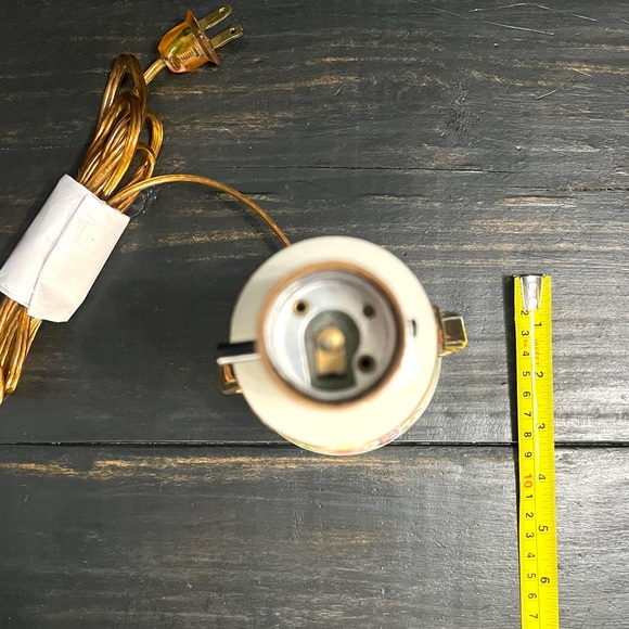 Vintage Victorian Style  Porcelain Accent Lamp w/ Gold Accent Flower Bouquet 8” - Picture 9 of 9